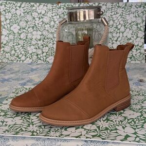 Toms Brown Chelsea Boots NWOB Sz 9